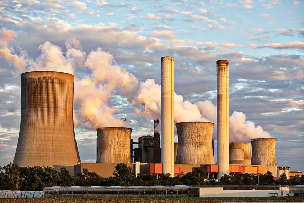 Power station with chimneys and smoke